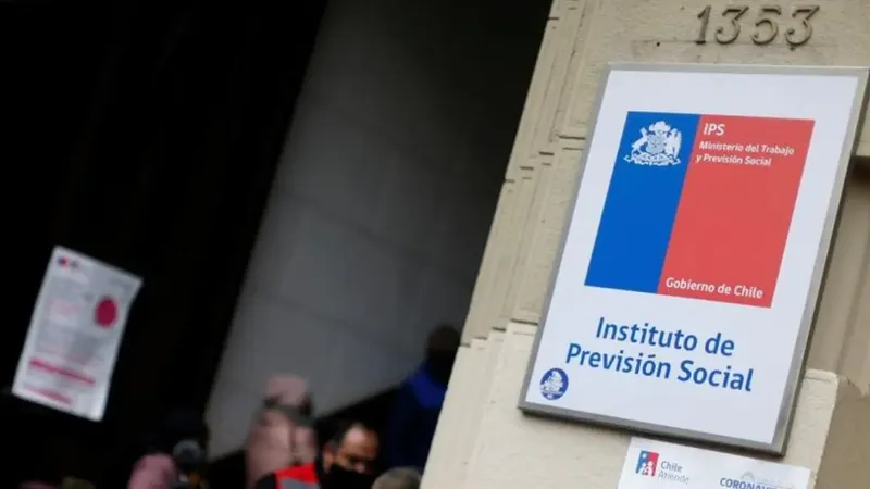 Reforma previsional: informe detalla tarifas del IPS para servicios a AFP
