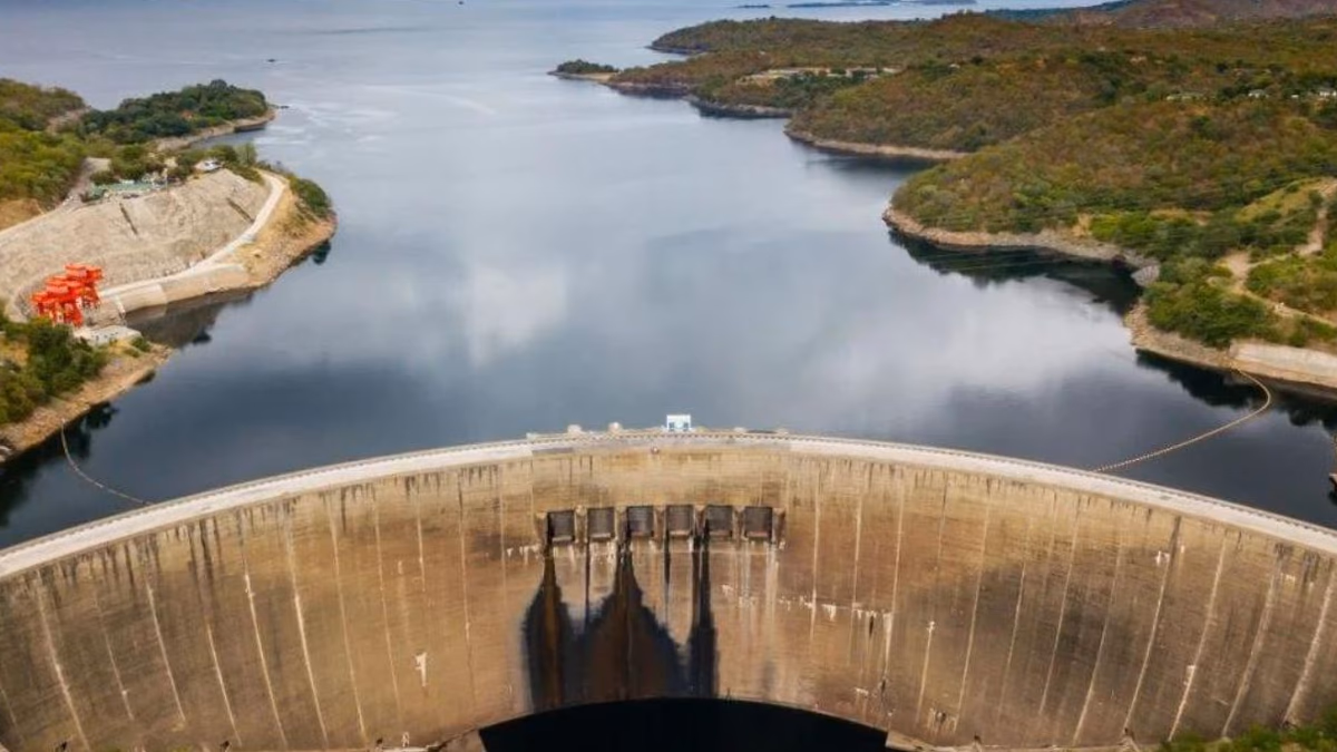 Reino Unido y Zambia anuncian inversiones en energías renovables y minería