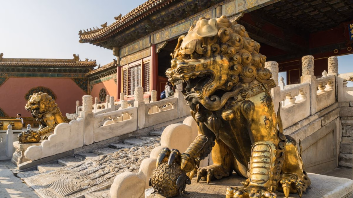 Restricciones chinas afectan suministro de metales hacia occidente: impacto en cadenas.