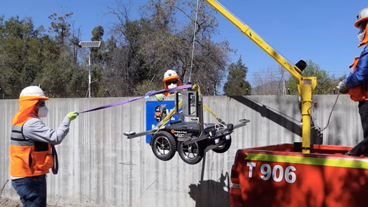 Robot inspecciona 40 km de canaleta en Codelco El Teniente: avances tecnológicos.