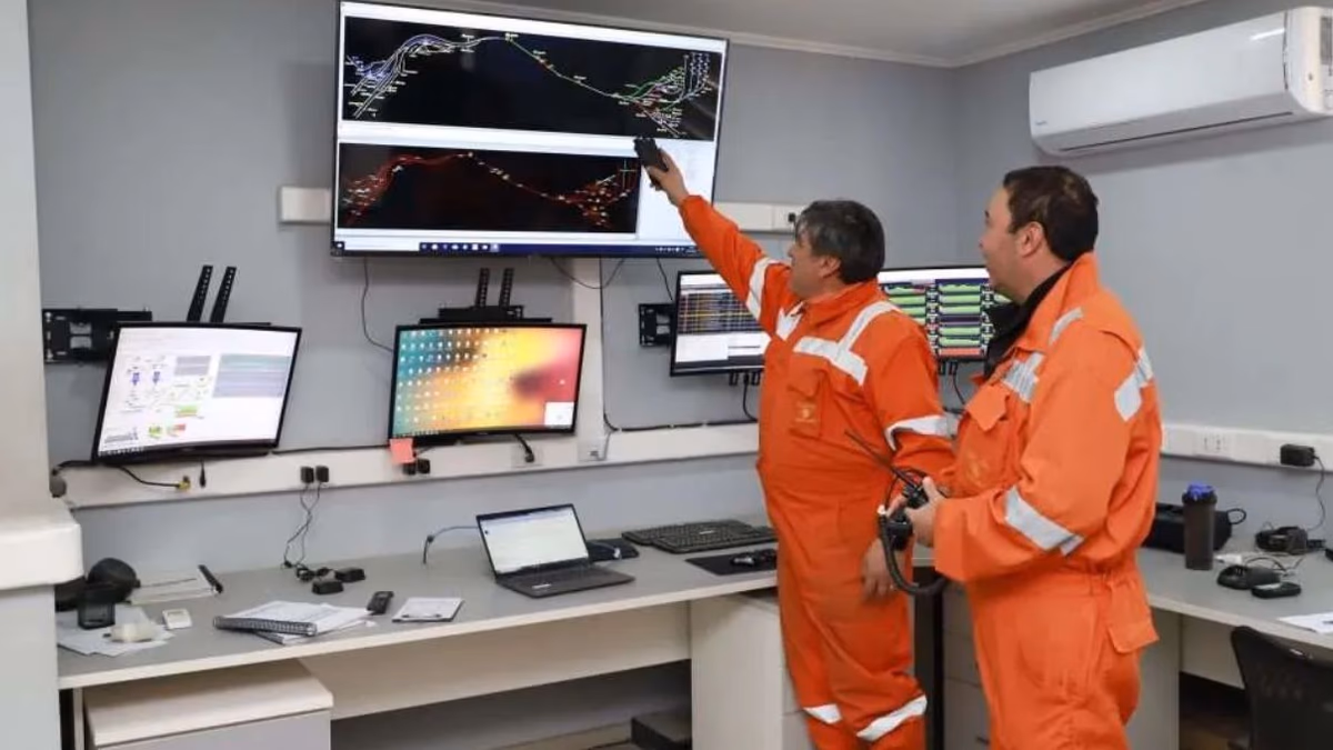 Sala de monitoreo optimiza operaciones de Ferrocarril Teniente 8