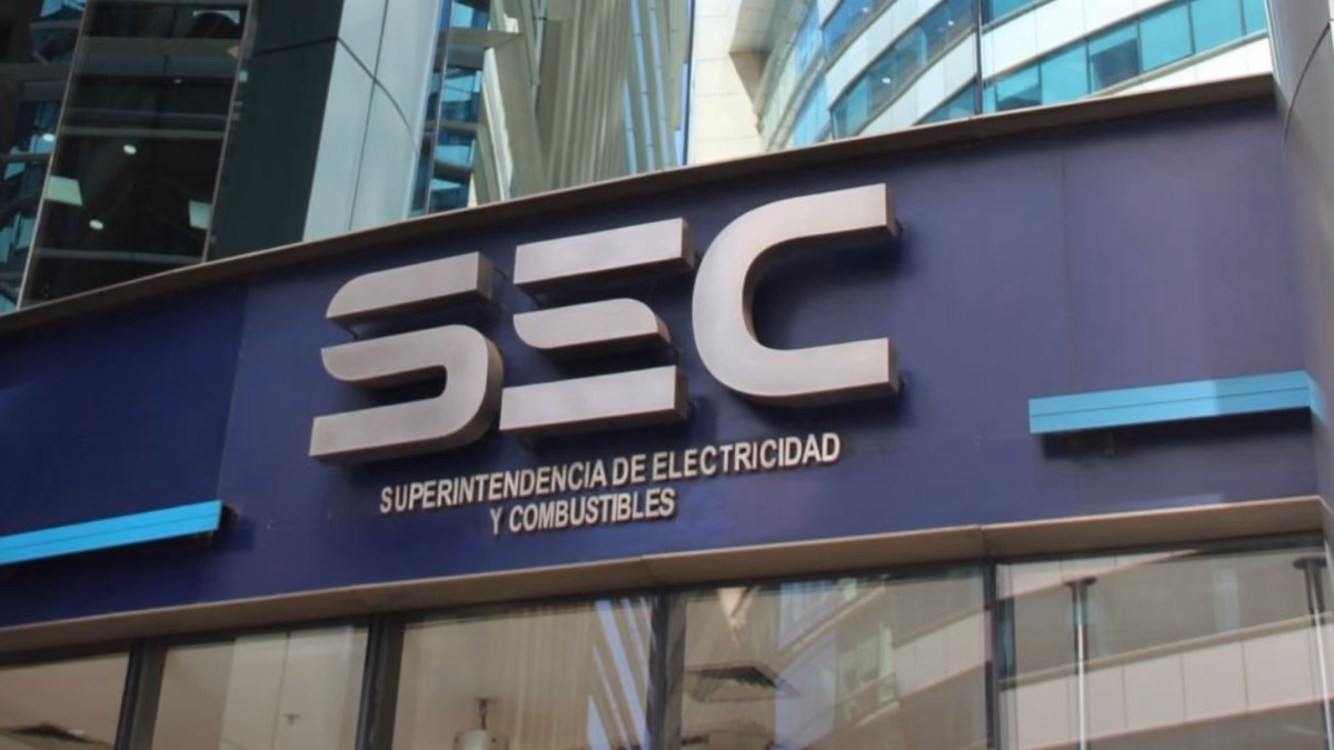 SEC impone multas millonarias a empresas eléctricas por fallos en servicio: CGE lidera con sanciones que superan los $1.372 millones