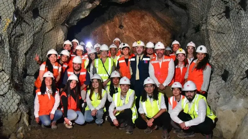 SENCE y Mine Class certifican a 20 egresados fortaleciendo el futuro de la minería
