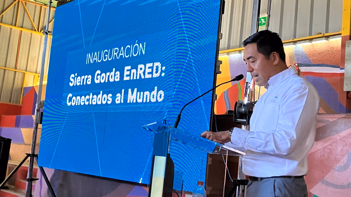 Sierra Gorda celebra aniversario con llegada de fibra óptica más rápida de Latinoamérica