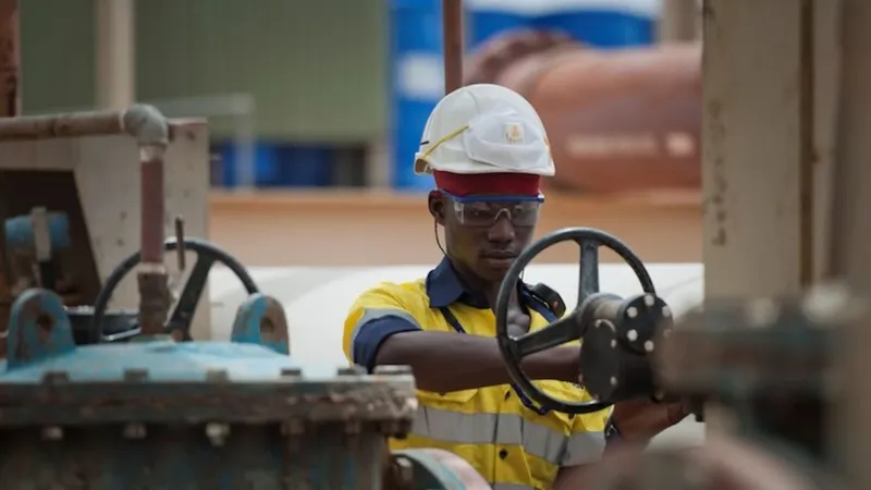 Sindicato minero de Ghana advierte resistencia a norma que obliga a contratar firmas locales