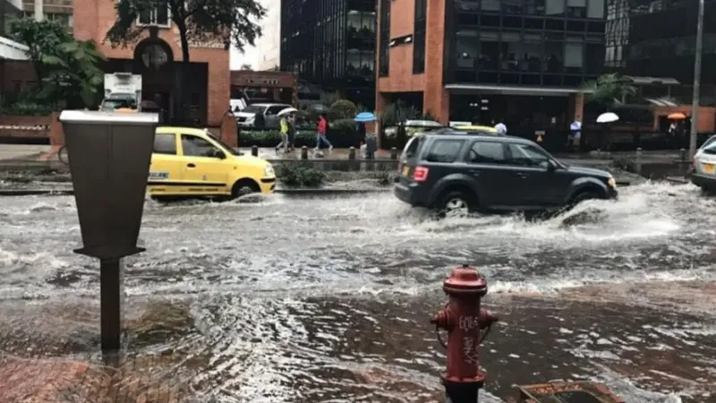 Sistema frontal golpea Santiago y activa emergencia por aludes, desbordes e inundaciones