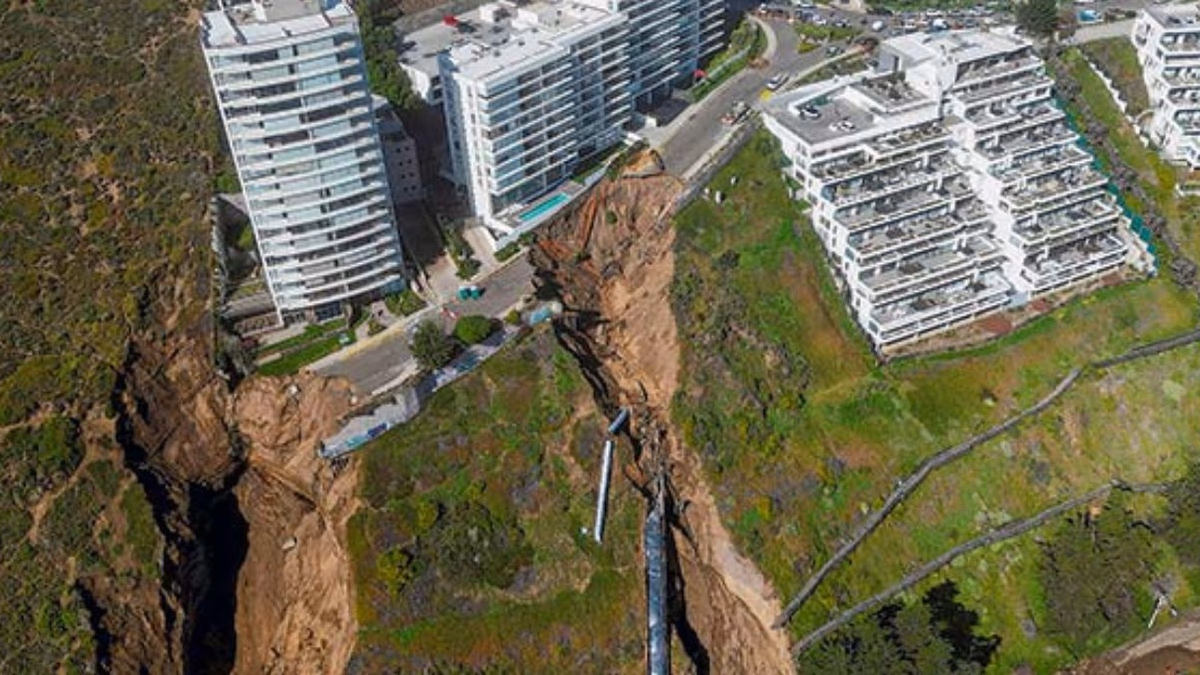 Socavón: gremios inmobiliarios y de la construcción refutan al MOP y apuntan a la falta de mantención en colector de aguas