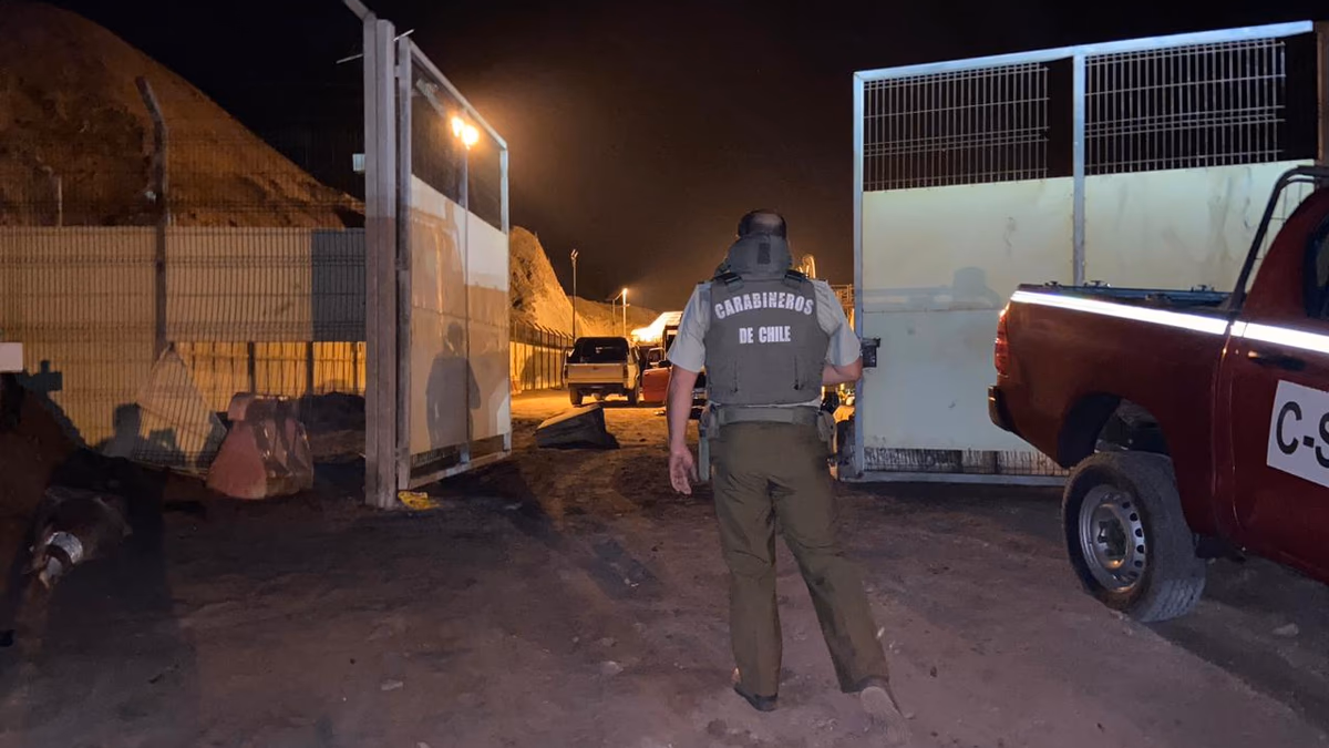 Sorprenden a seis individuos robando cátodos de cobre en minera de Antofagasta