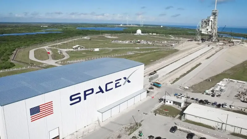SpaceX pide autorización para desplegar hasta un millón de satélites y llevar la inteligencia artificial a la órbita terrestre