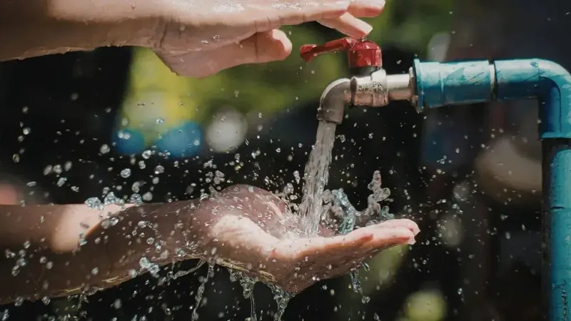 Subsidio de Agua Potable: descuento de hasta 85% en 13 m³ y la condición del 5% que define si puedes postular