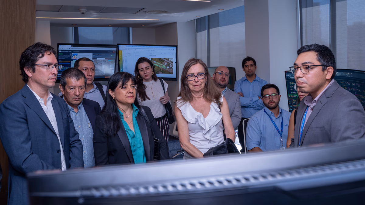 Superintendenta de Electricidad y Combustibles visita Centro de Monitoreo de Activos de Transelec