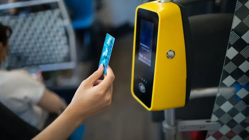 Tarjeta adulto mayor para transporte: Así la puedes obtener de forma gratuita