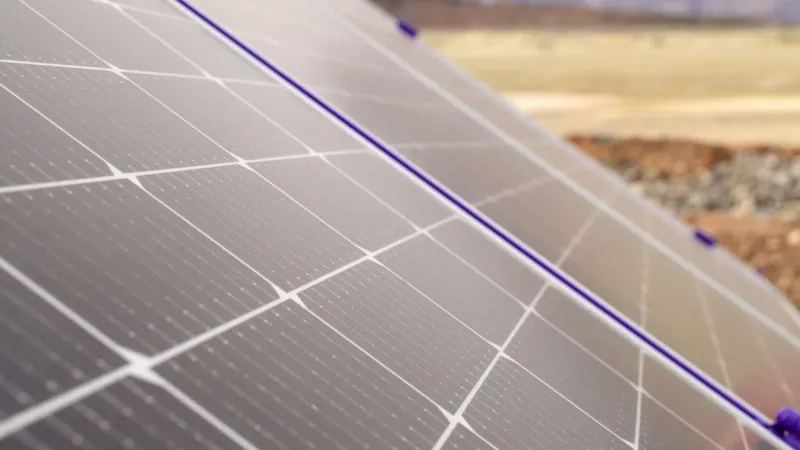 Tecnología LED y energía solar: Codelco avanza hacia la sostenibilidad ambiental
