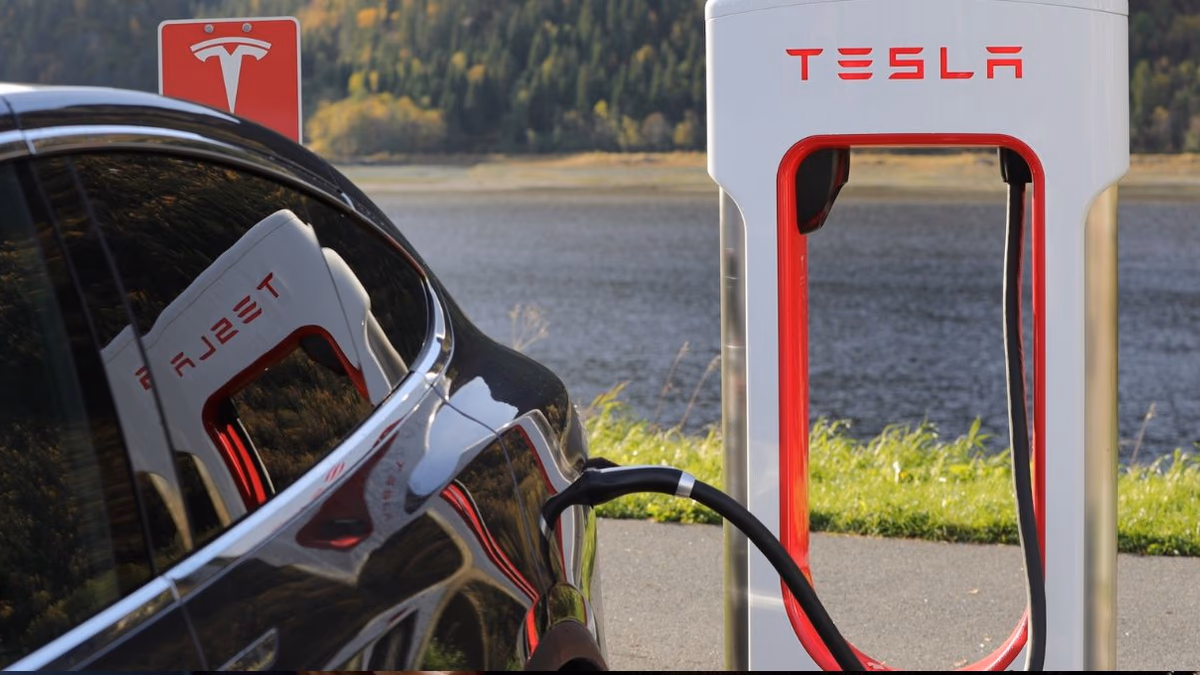 Tesla y GM siguen a sus propios accionistas con impulso a las mineras de litio