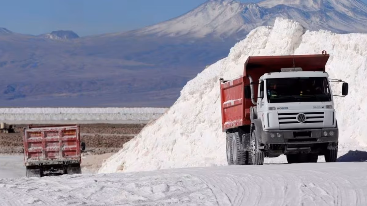Tironi y Aylwin Matta: Los refuerzos de Codelco y SQM para aquietar las aguas en las comunidades del salar