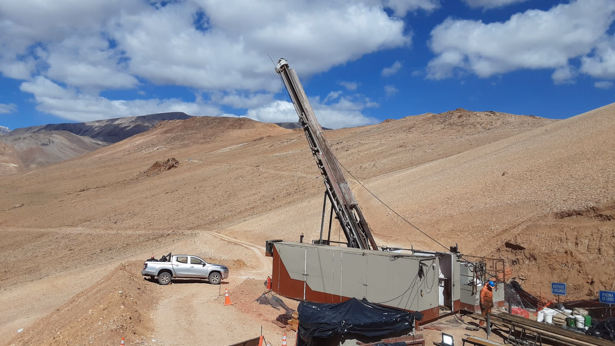 Torq Resources perfora 557 metros de 0,38 g/t de oro, 0,23 % de cobre y 56 ppm de molibdeno, aumentando sustancialmente la ley en Santa Cecilia