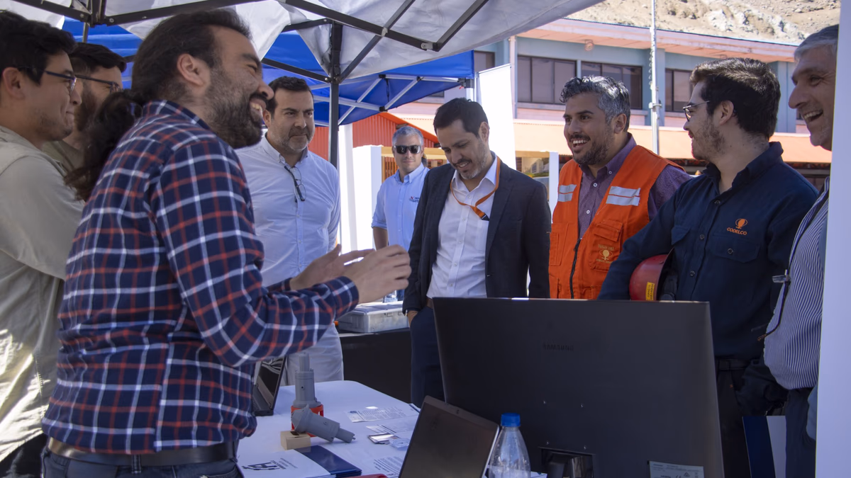 Trabajadores, académicos y empresas se reunieron en la segunda Feria de Eficiencia Energética organizada por División El Teniente