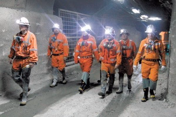 Trabajadores de Codelco rechazan reclamos de ex altos ejecutivos por no pago de bono: «Es inaceptable»
