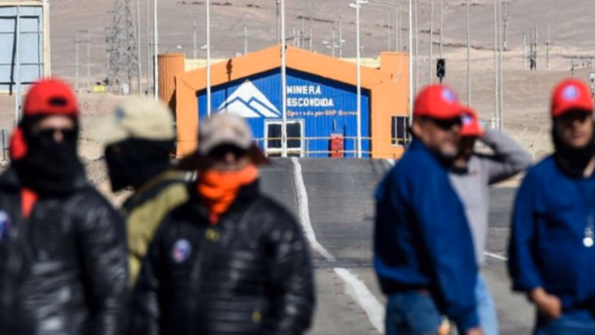 Trabajadores de Escondida votan oferta de empresa en medio de riesgo de huelga