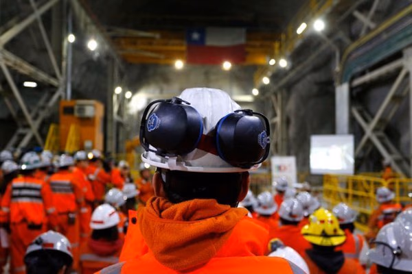 Trabajadores del cobre acusan a Codelco de ejercer política de hostigamiento tras nueva querella contra dirigentes