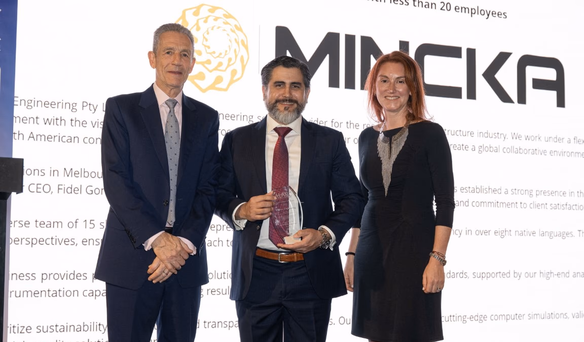 ¡Triunfo Colombiano!: Ingeniero recibe premio de Excelencia Empresarial en Australia