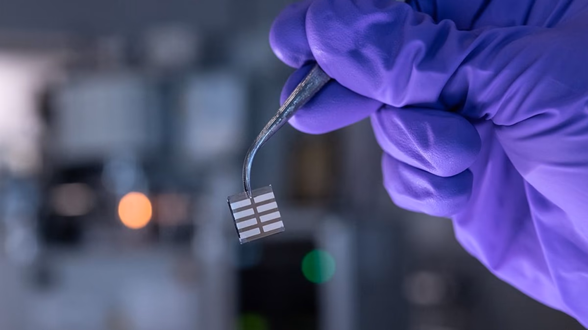 Un material retiene la luz solar con capas extremadamente delgadas