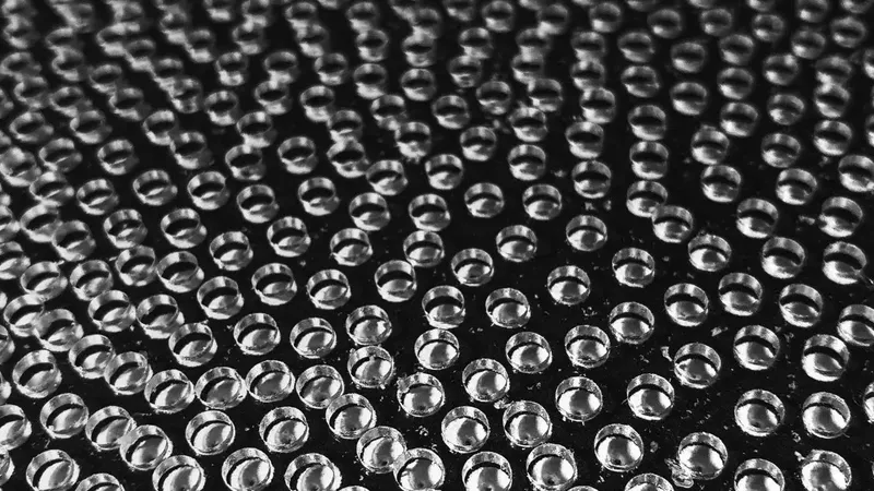 Universidad de Stanford revoluciona baterías con capa de plata ultrafina de 3 nanómetros