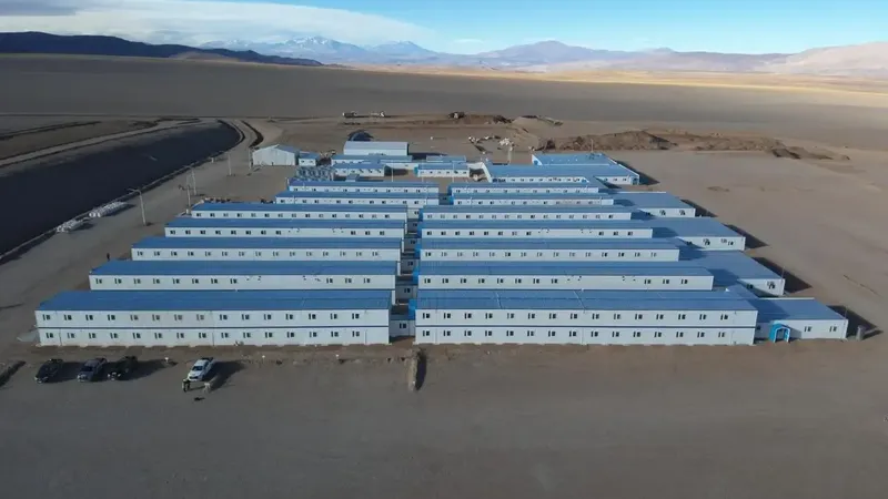 Vicuña vuelve al centro minero: inversión, frontera y glaciares tensionan Atacama