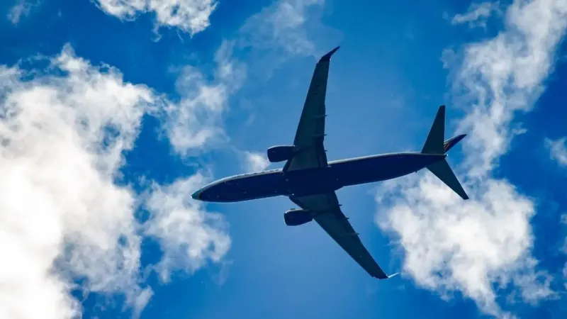 Vuelos nacionales por menos de $10 mil y hasta un 40% de descuento a EE.UU: Las ofertas de las aerolíneas en el Cyber Monday