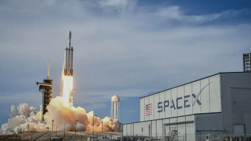 xAI de Elon Musk recompra bonos y prepara salida a bolsa de SpaceX