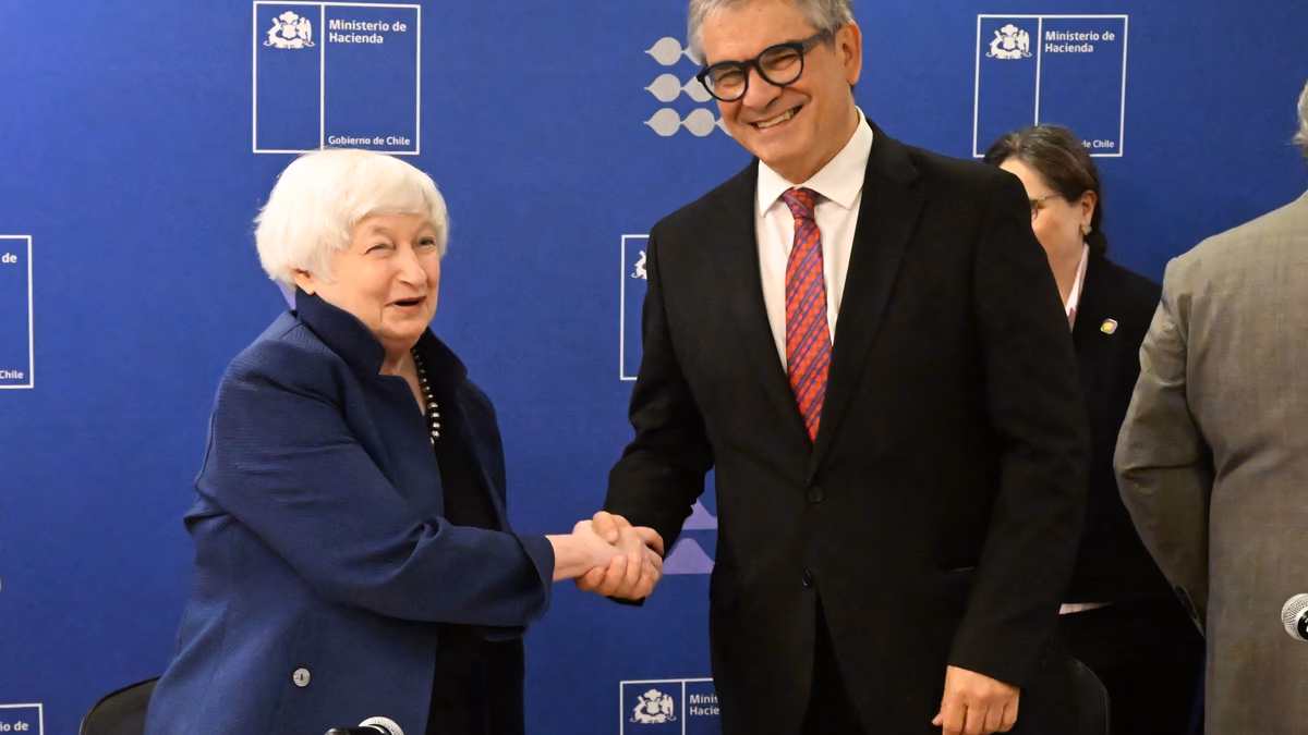 Yellen Busca Impulso de EE.UU. Desde el Triángulo del Litio con Visita a Chile