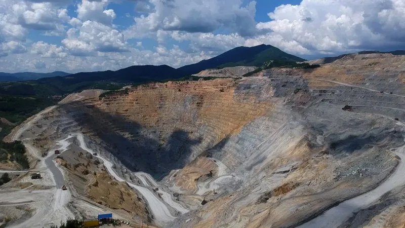 Zijin Mining supera US$10.000 millones en América Latina y apunta al cobre que Perú aún no destraba