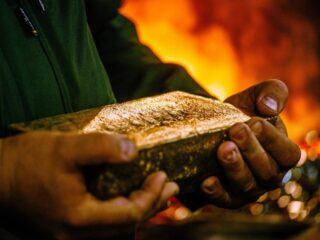 Crisis climática impulsaría la demanda de oro como refugio