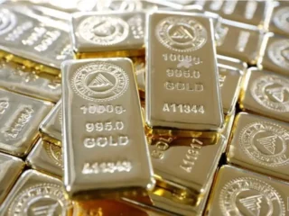 Oro opera estable por debilidad del dólar, se encamina a cerrar semana a la baja