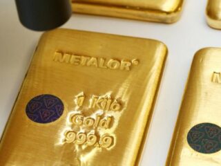 Oro cotiza en rango acotado antes de esperado recorte de tasas de la Fed