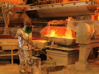 Cobre sube y se dirige a tercera semana seguida de alzas; zinc avanza