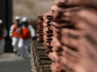 Disturbios en Chile impulsan cobre por temores en torno al suministro