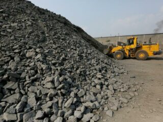 Precio del zinc sube por déficit que llevó a inventarios a nuevos mínimos