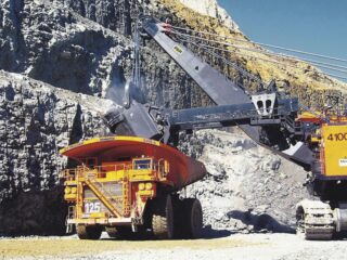 Costos de la gran minería anotaron caída en el primer semestre por alza del tipo de cambio