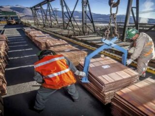 Copec y SQM ven mejora en situación país a un mes del inicio de la crisis