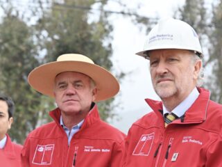 Gobierno anuncia que mineras aumentaron sus recursos para combatir incendios en las regiones Metropolitana y O’Higgins