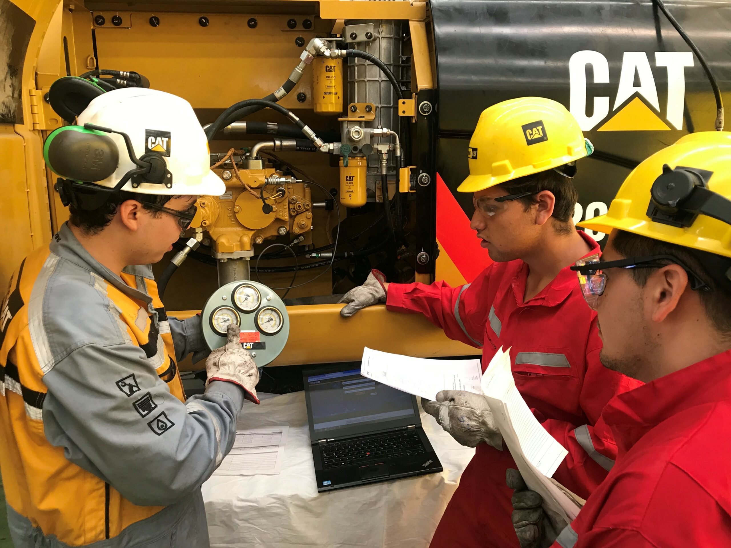 Alumnos del programa ELEVA realizan práctica profesional en Finning