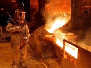 Cobre cae por datos económicos chinos que afectaron a la confianza