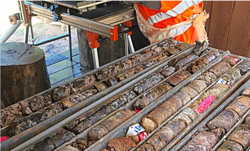 Cobre retrocede desde máximos de siete meses