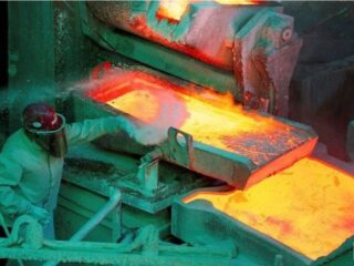 Cobre repunta 2,1% y recupera casi todo lo perdido durante el "lunes negro"