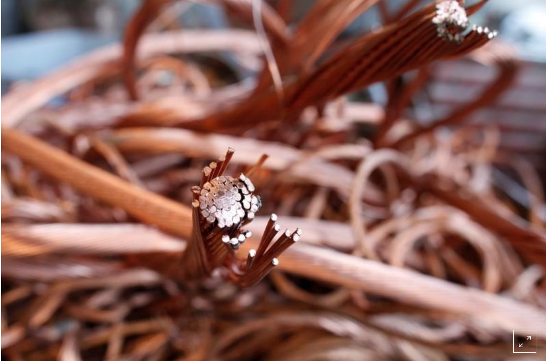 Cobre cierra plano tras tocar máximo en una semana tras recorte tasas China