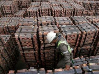 Cobre sube por cuarto día, mientras Trump alaba progresos comerciales
