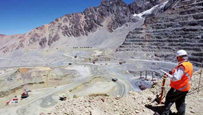 Chile buscará garantizar inversiones mineras pese a crisis social y debate constitucional