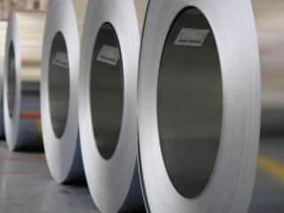 Trump restablecerá aranceles a las importaciones de acero y aluminio de Argentina y Brasil