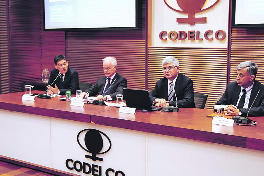 Excedentes de Codelco bajan 57% a septiembre y minera lanza plan para bajar costos y mejorar sus cifras